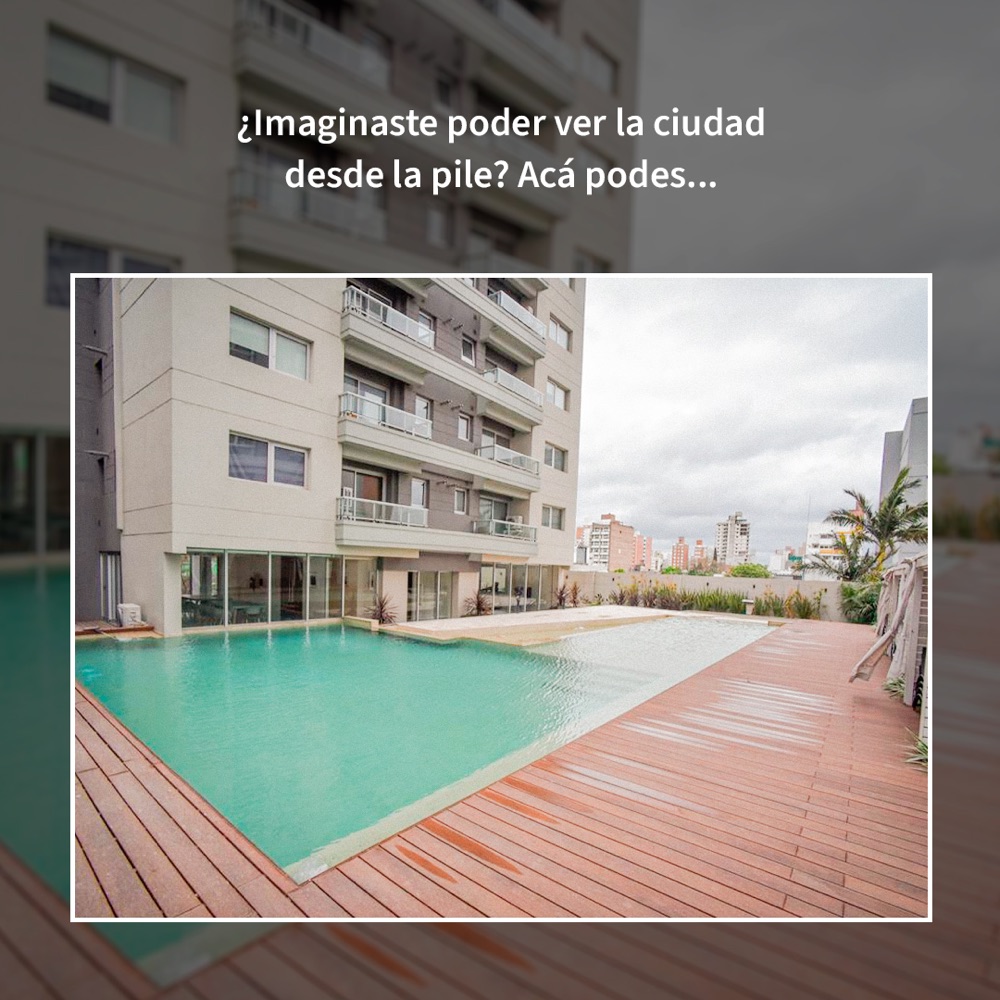 Pileta con vista a la ciudad